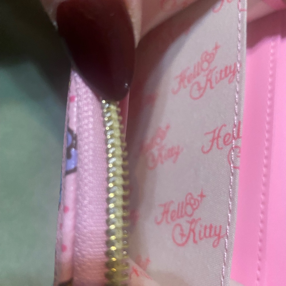 NWOT Hello Kitty Pink Hearts Zip Around Wallet - Picture 4 of 4